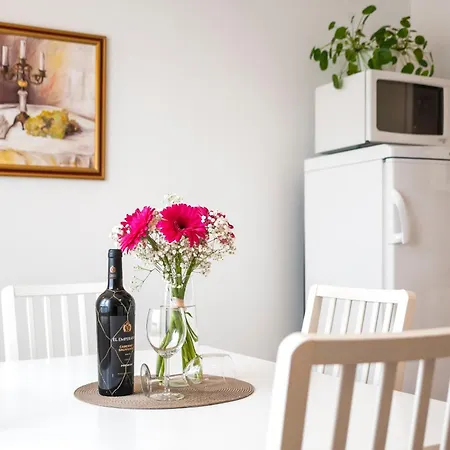 Sandra 아파트 로비니