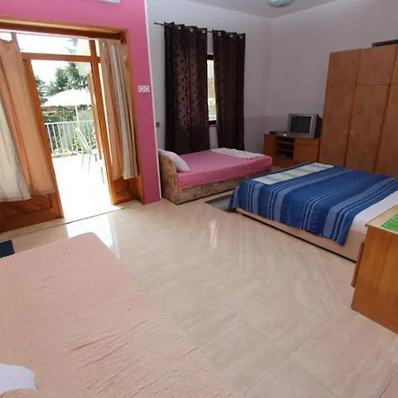 Sandra 公寓